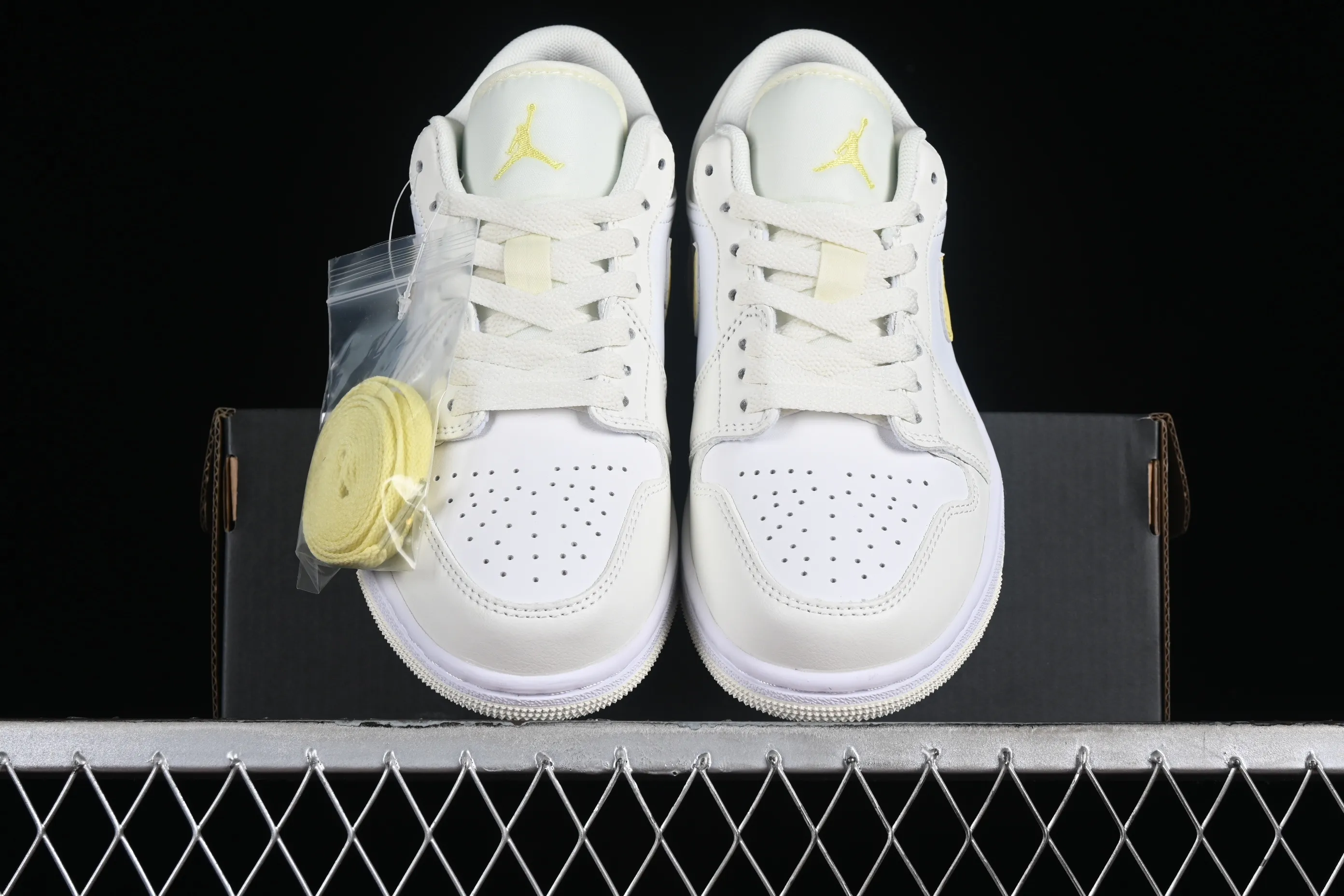 All categories Air Jordan Jordan series basketball shoes Air Jordan 1 Low Z version Air Jordan 1 Low AJ1 Joe 1 lemon yellow low-top cultural and leisure sports sneakers FV8486-181